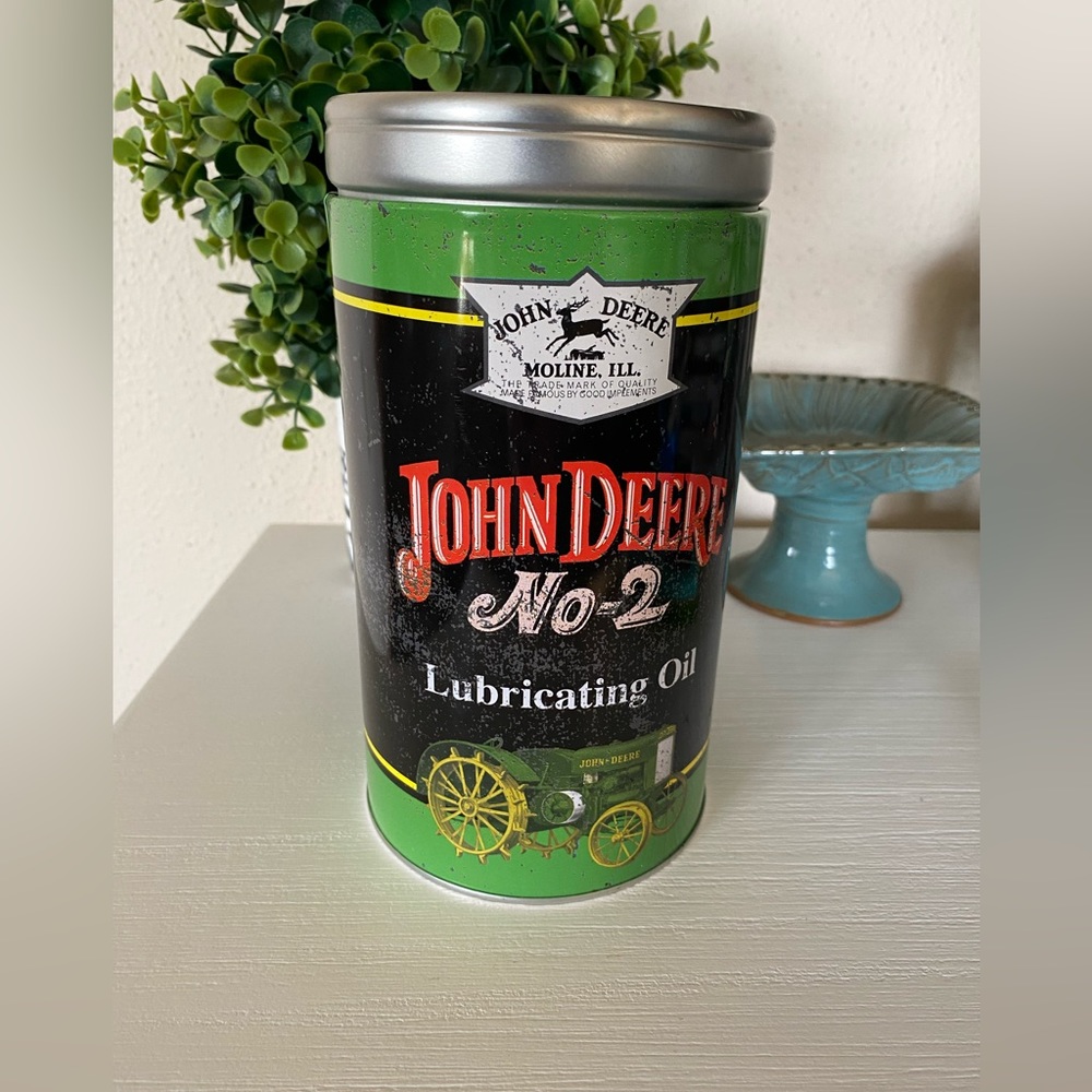 Collector Metal Tin, John Deere Bank, No-2, Lubricating Oil Moline, ILL.